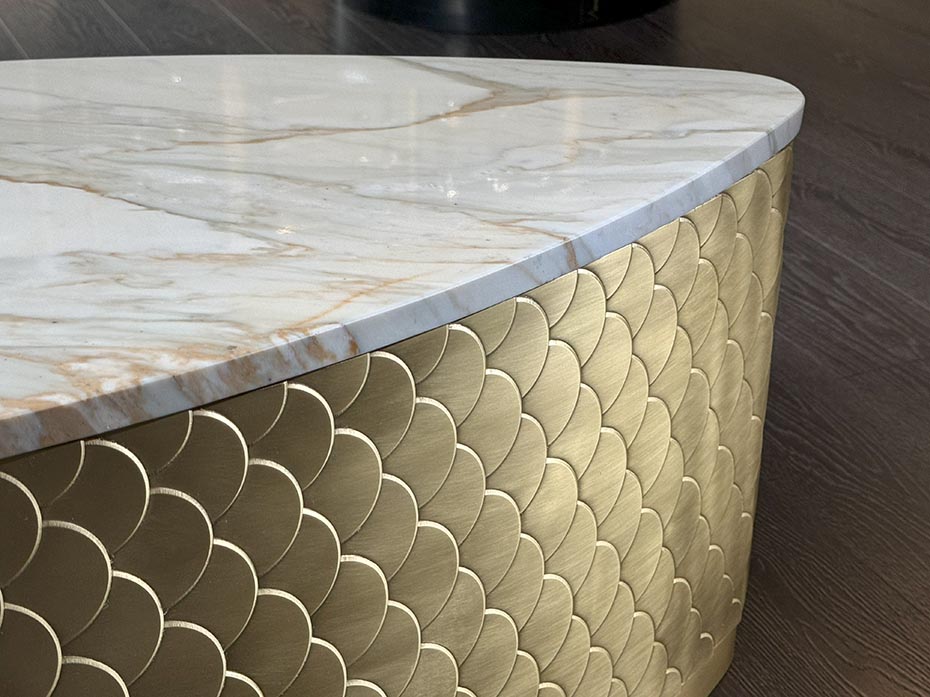 Столик журнальный "Лодка" Ar-Deco FG-074 матовая латунь