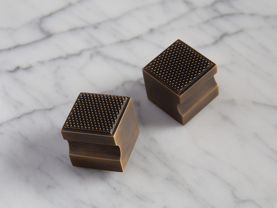 Мебельная ручка Oliver Knights Beatrice CH I 22 мм античная латунь