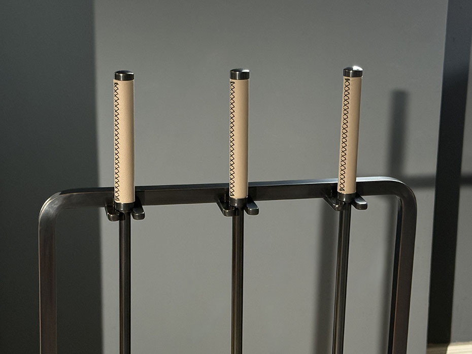 Каминный набор с дровницей FURNITEK FG-01119 чернёная латунь с полировкой