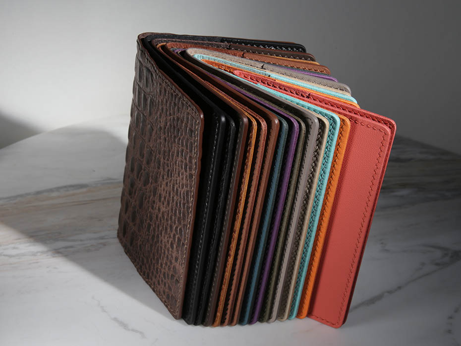 Обложка на паспорт FURNITEK модель FG-02022 из натуральной кожи цвет тёмно-коричневый