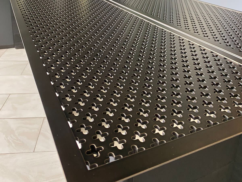 Решетка металлическая латунная Furnitek fg-30004 черная бронза