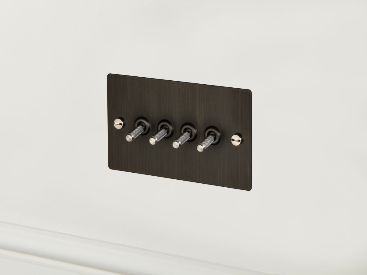 Выключатель тумблерный Buster & Punch четырехклавишный UK-TO-CO-4G-SM-ST бронза матовая