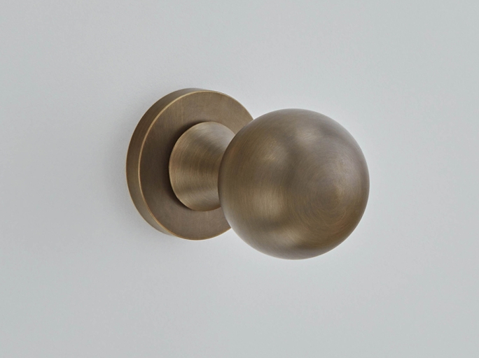 Дверная ручка-кноб на розетке Croft Patterdate 4204 матовая бронза