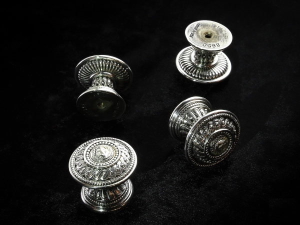 Мебельная ручка-кнопка Edgar Berebi 8650 серебро