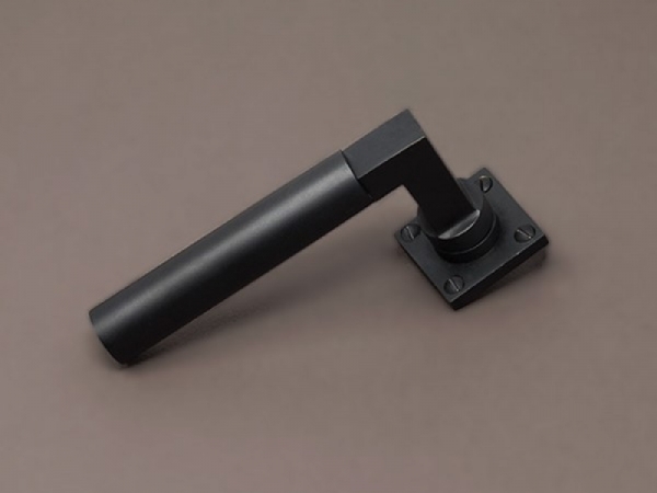 Дверная ручка на розетке Hamilton HL026 чернёная латунь