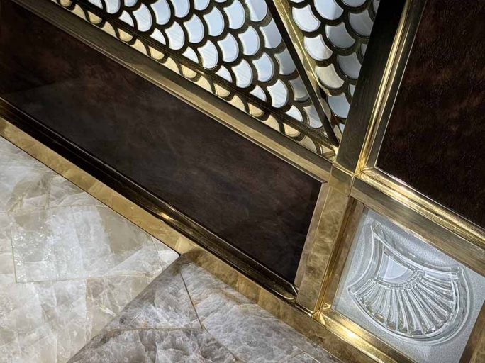 Декоративное панно из стекла и латуни FURNITEK FG-04002 со вставкой из дерева