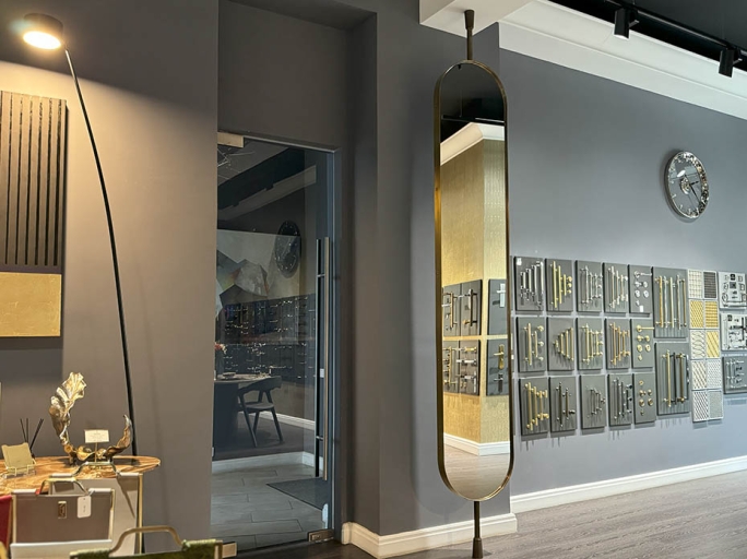 Латунная стойка с зеркалом поворотная FURNITEK FG-002026 матовая бронза