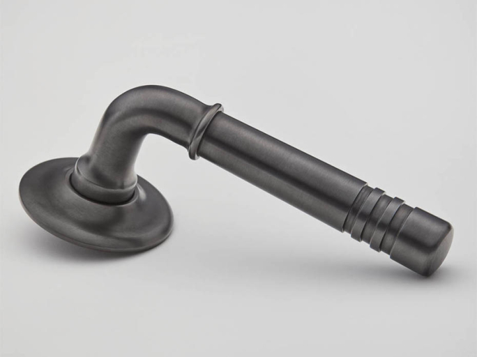 Дверная ручка на розетке Croft Legacy 115COV57D черная бронза