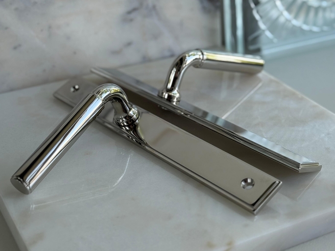 Ручка для балконной двери на узкой планке Frank Allart 7773597E01AA  полированный никель