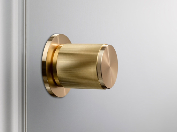 Дверная ручка-кноб D-40mm Buster and Punch Linear RDK-051053 матовая латунь