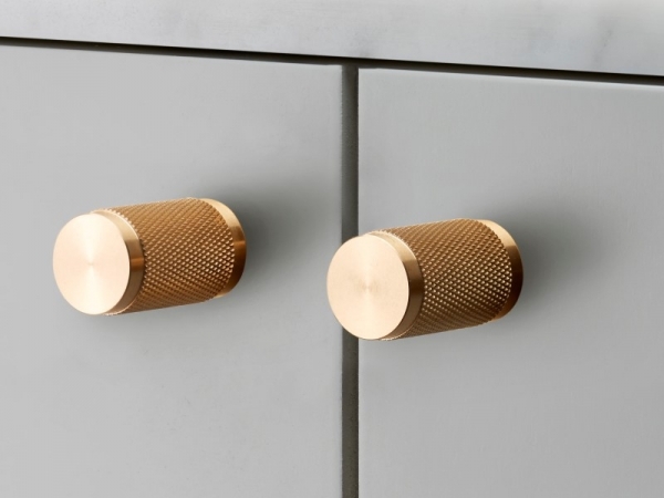 Мебельная ручка кнопка Buster & Punch UK-KN-BR матовая латунь