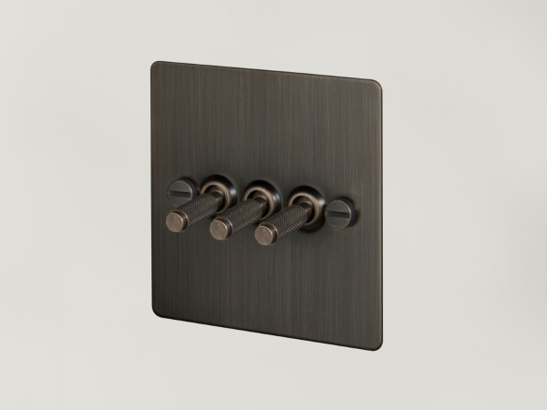 Выключатель тумблерный Buster & Punch тройной UK-TO-CO-3G-SM-ST матовая бронза