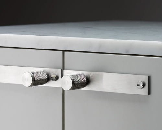 Мебельная ручка кнопка на планке Buster & Punch UK-KP-ST матовый хром