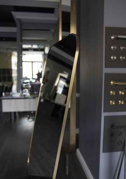 Зеркало в латунной раме